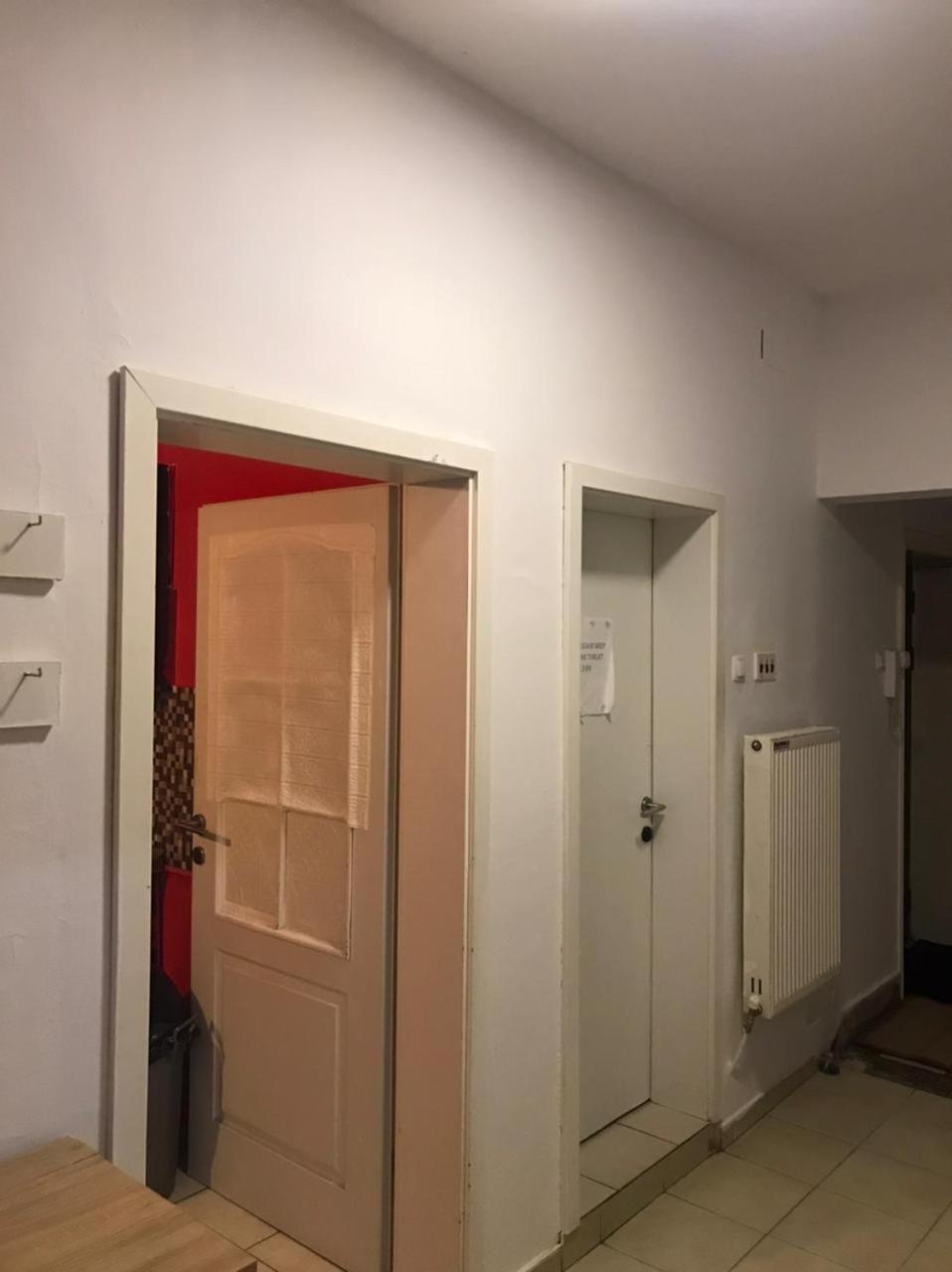 פרישטינה Newborn Center Hostel All Day Free Coffee מראה חיצוני תמונה
