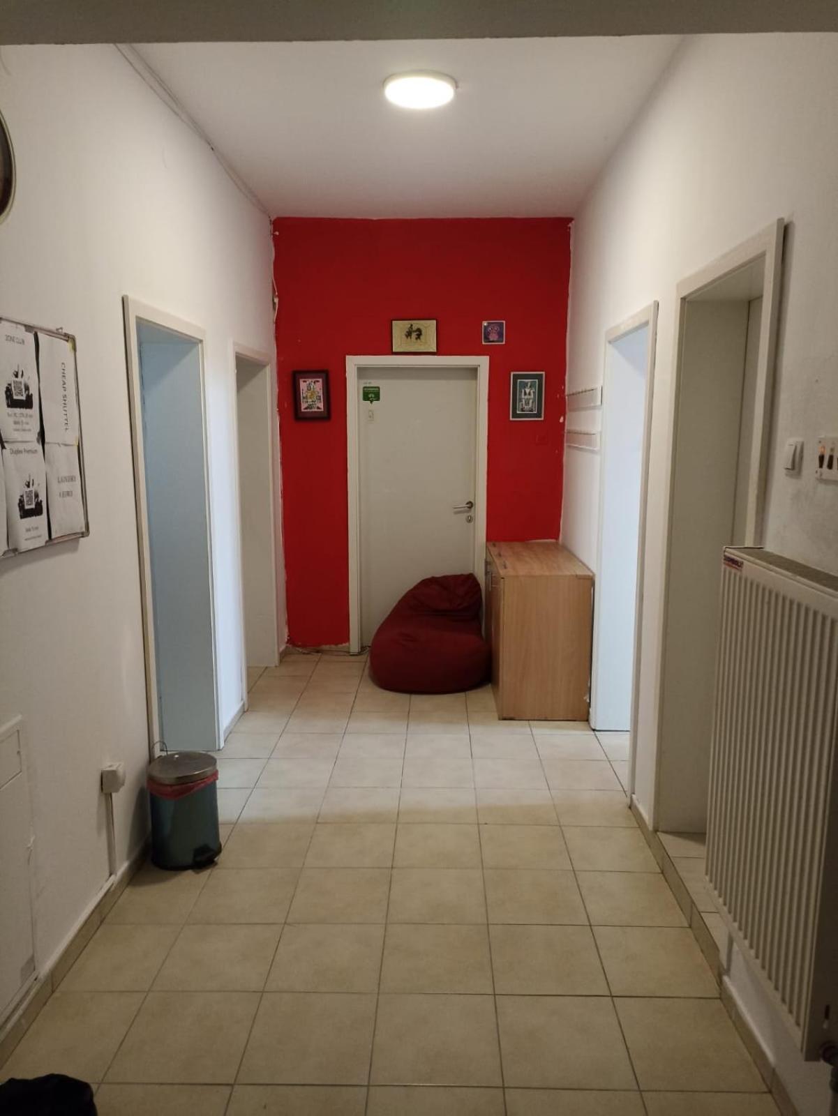 פרישטינה Newborn Center Hostel All Day Free Coffee מראה חיצוני תמונה