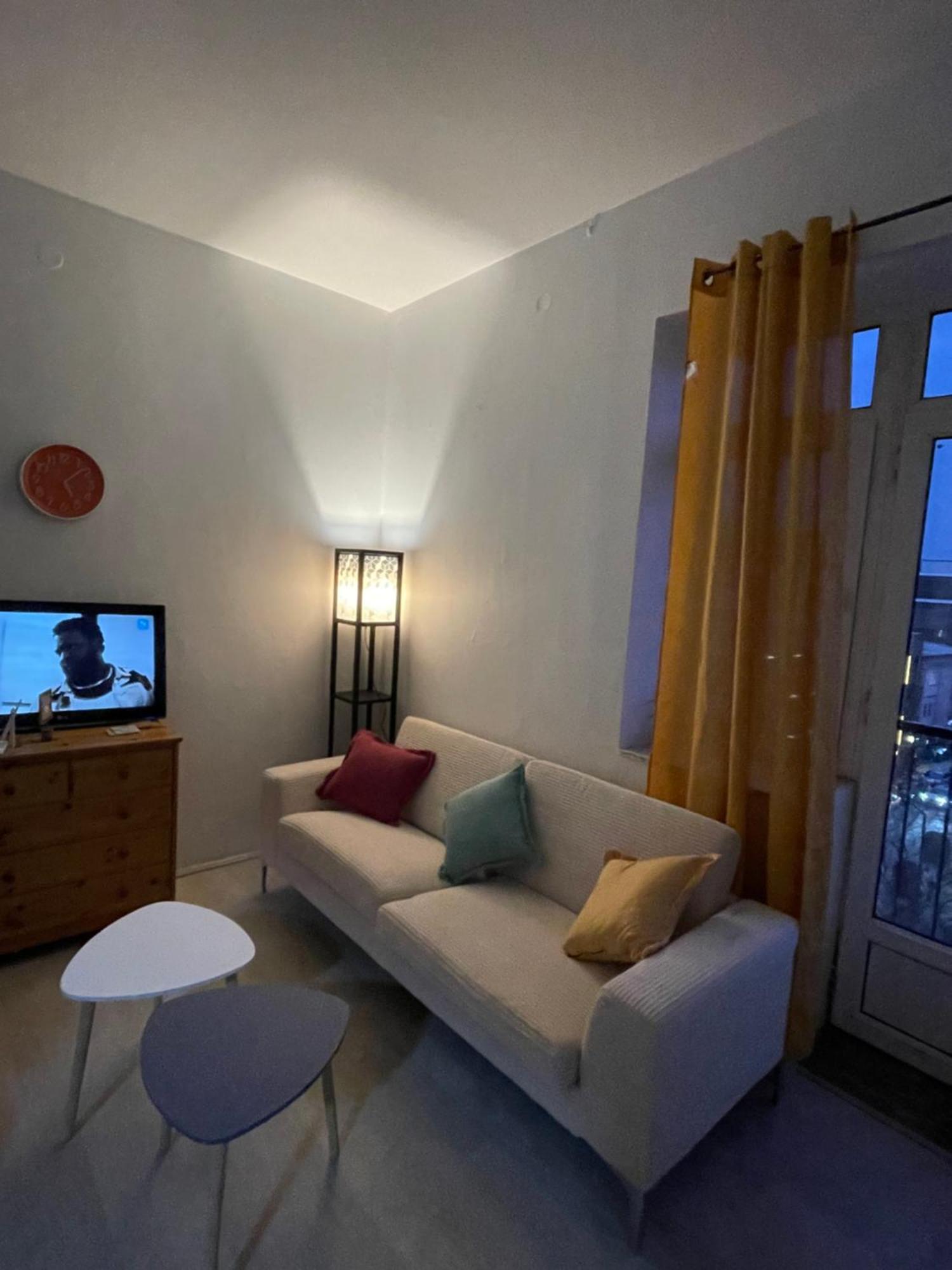 פרישטינה Newborn Center Hostel All Day Free Coffee מראה חיצוני תמונה
