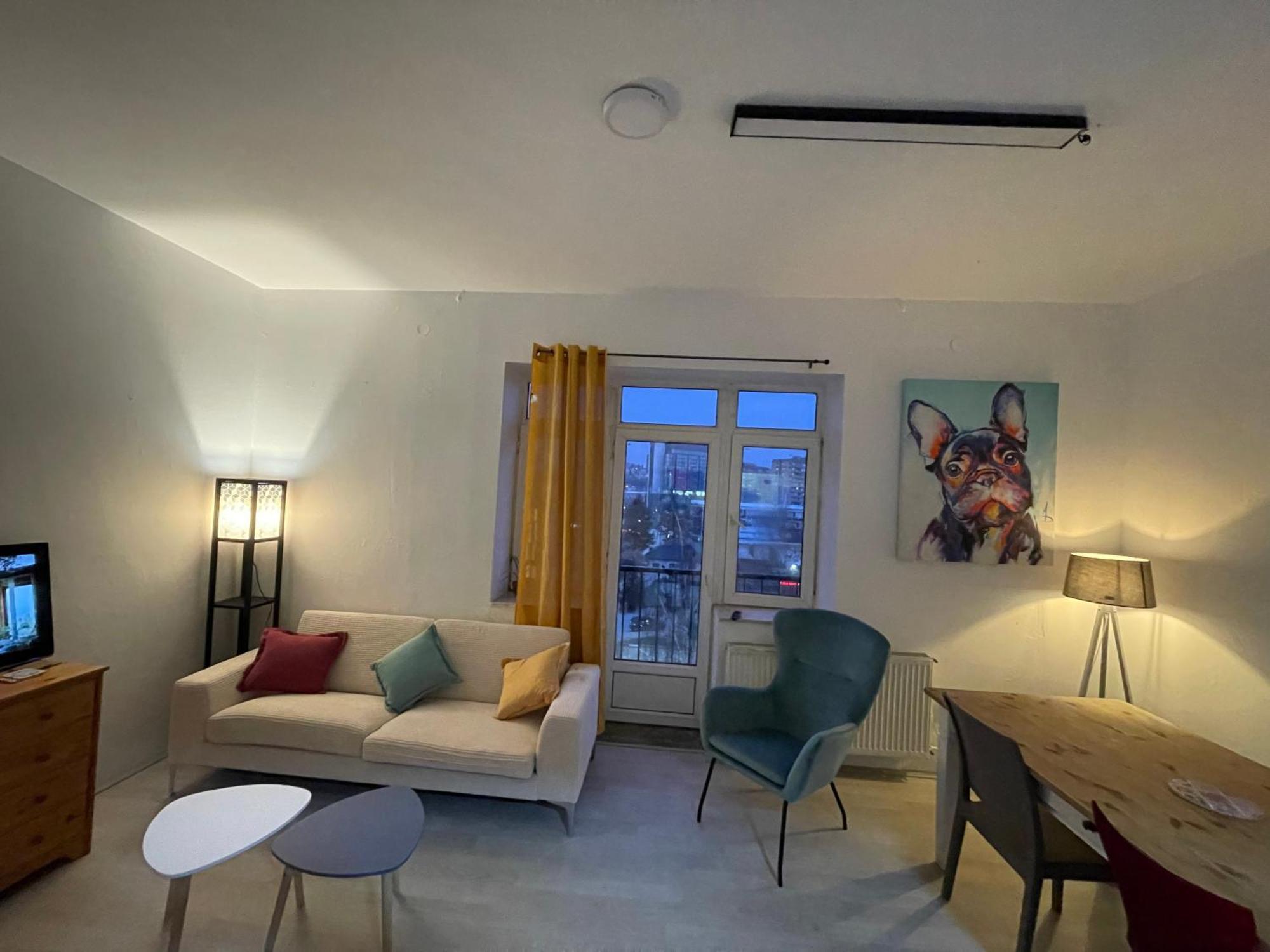 פרישטינה Newborn Center Hostel All Day Free Coffee מראה חיצוני תמונה